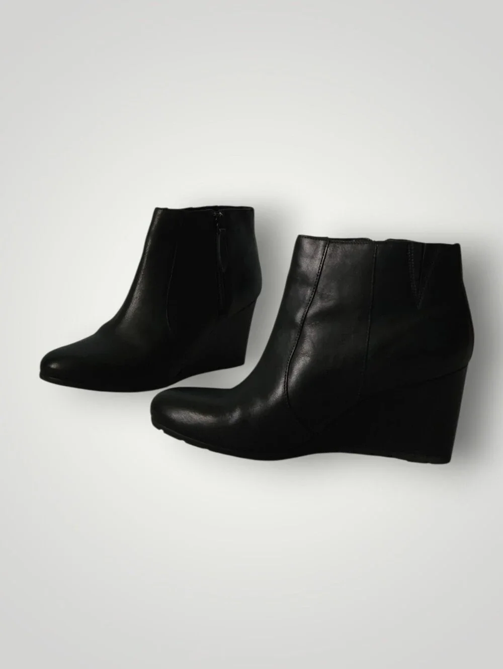 Clarks‎ Artisan 66436 Womens 9M Black Leather Wedge Ankle Boots Booties Side Zip